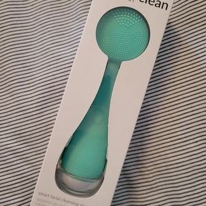 Facial Cleansing Device